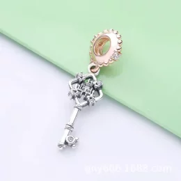 Disney Parks, Lśniący różowy zawieszka Pandora Klucz 788226CZ