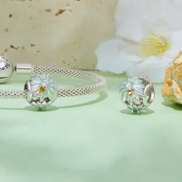 Pandora Style Charm z motywem pszczoły i stokrotki - BSC895