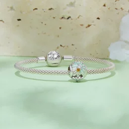 Pandora Style Charm z motywem pszczoły i stokrotki - BSC895