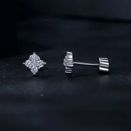 Kolczyki moissanite z czterolistną koniczynką PANDORA Style (z jednym certyfikatem) - MSE056